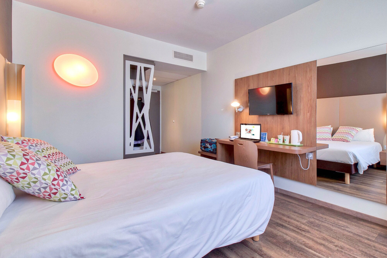 Bedroom 3, Campanile PRIME - Saint Jean de Luz, Pyrénées-Atlantiques