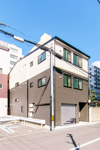 Exterior & Views 13
