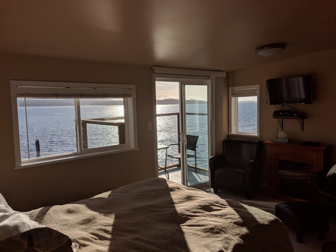 Others 5, Nimpkish Hotel, Mount Waddington