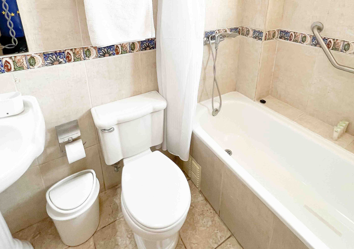 Bathroom, Hotel El Almendro, Maipo