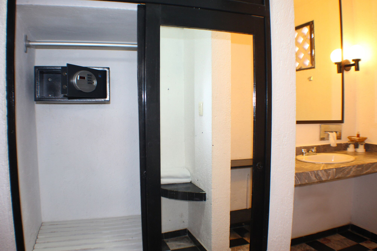Bathroom 4, Maya del Mar, Cozumel