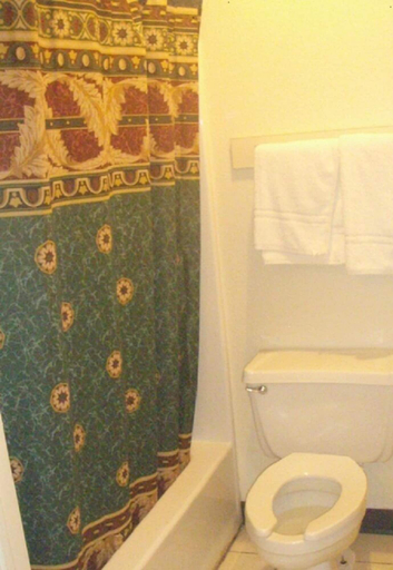 Bathroom 4, Pawnee Inn, Sedgwick