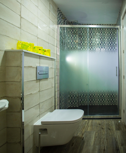 Bathroom 3, Hotel Bari, Cádiz
