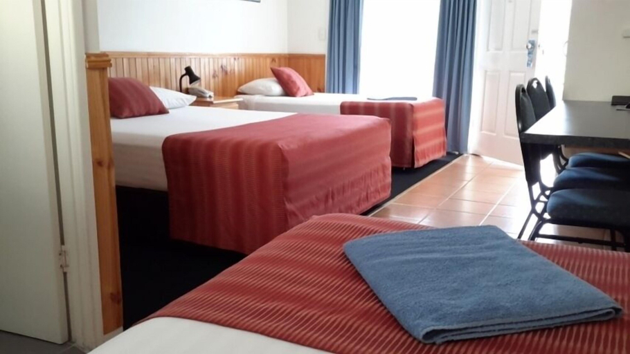 Bedroom 3, Twin Towns Motel, Tweed Heads