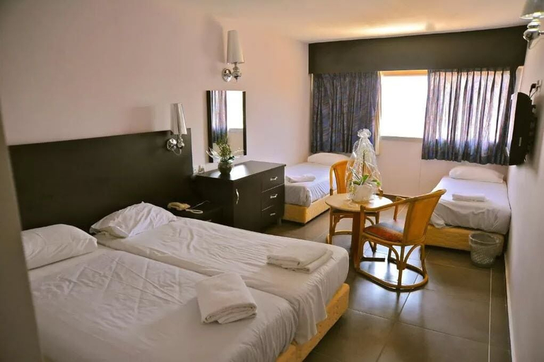 Bedroom 4, Aquamarine Hotel
