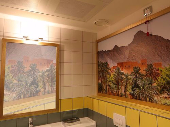 Bathroom 5, Gardaland Adventure Hotel, Verona