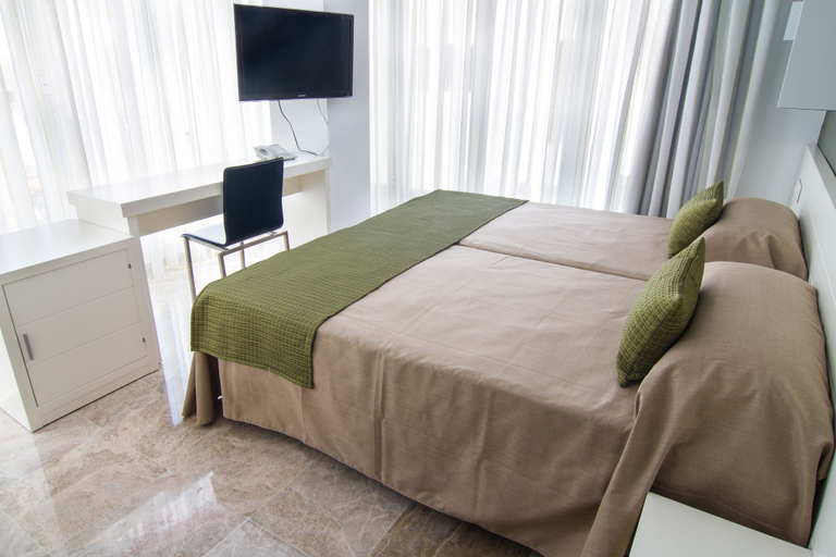 Bedroom 3, Hotel Senderos, Almería