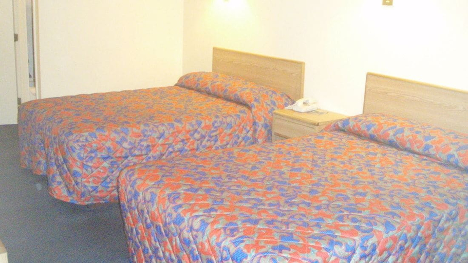 Bedroom 5, Pawnee Inn, Sedgwick
