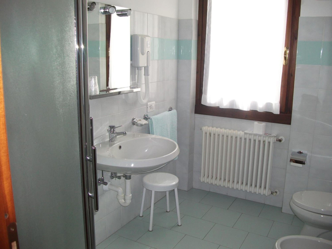 Bathroom 4, Albergo Breglia, Como
