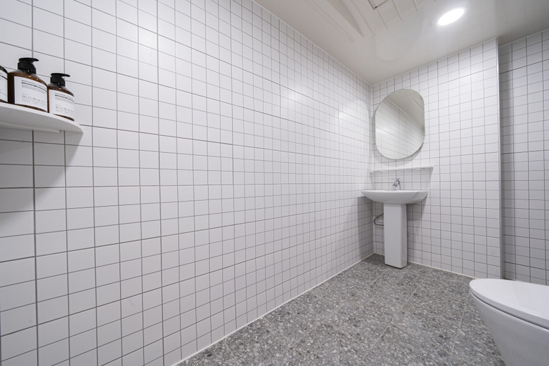 Bathroom 4, The Shourin in Daejeon, Daedeok