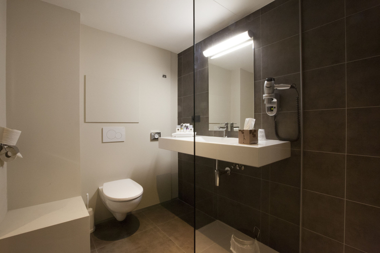 Bathroom 5, Hotel Vé, Antwerpen