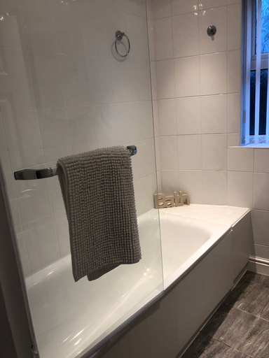 Bathroom 2, No 32, Sefton