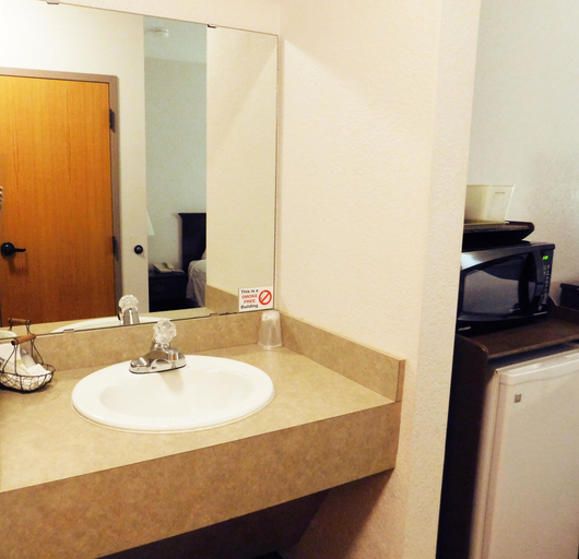 Bathroom 4, Americas Best Value Inn Fredonia, Wilson