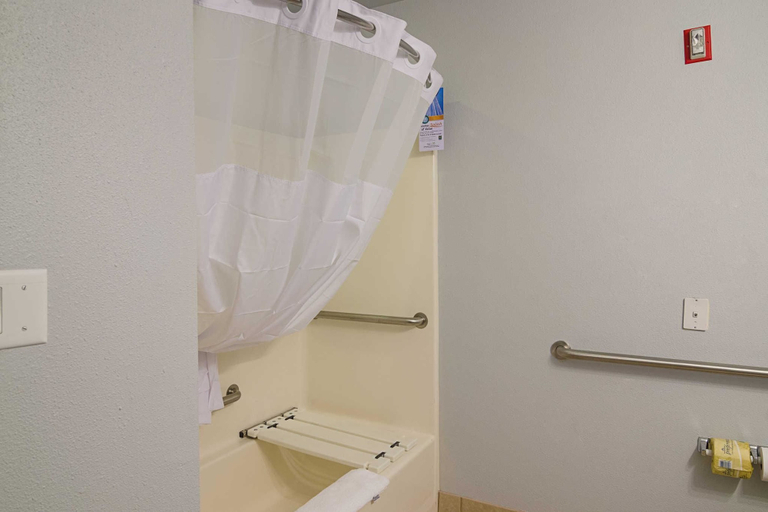 Bathroom 4, Quality Inn Seaside Oregon Coast, Clatsop