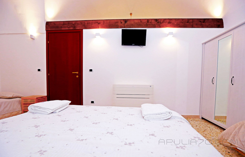 Bedroom 5, Apulia 70 Holidays, Bari