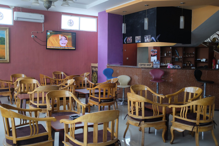 Food & Drinks 5, RedDoorz Plus near Senen, Central Jakarta