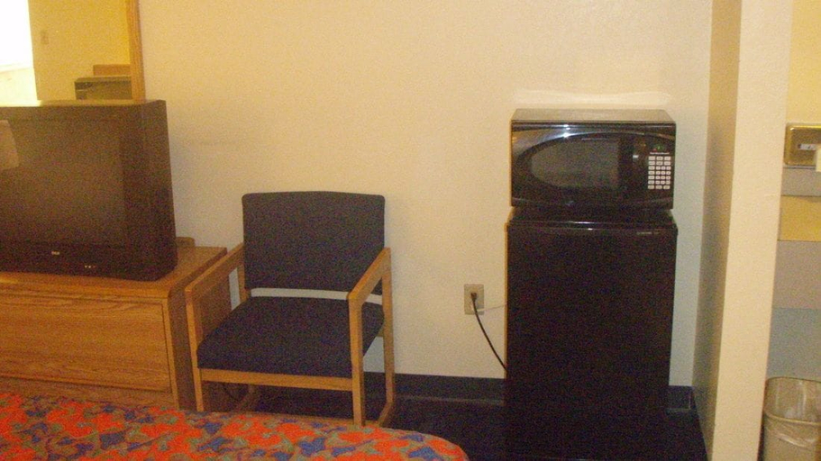 Others 3, Pawnee Inn, Sedgwick
