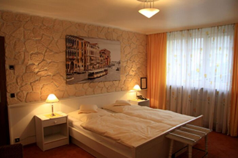 Bedroom 2, Hotel Die Post in Bürgel GmbH, Offenbach am Main