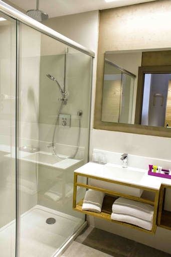 Bathroom 5, Hotel Zenit San Sebastián, Guipúzcoa