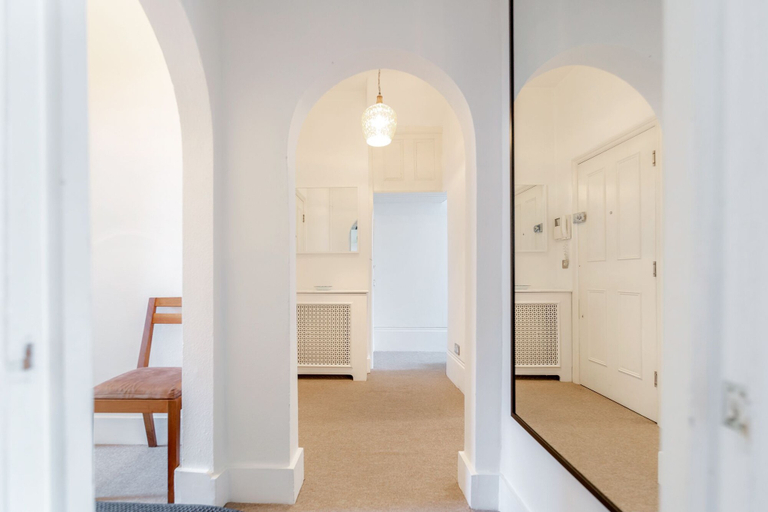 Others 5, Earls Court Apartments by BaseToGo, London