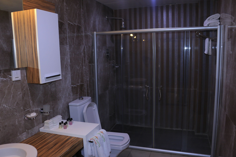 Bathroom 4, Momona Hotel, Addis Abeba