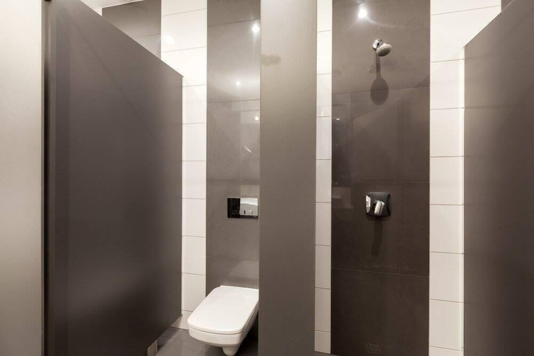 Bathroom 3, Cinema Hostel, Poznań City