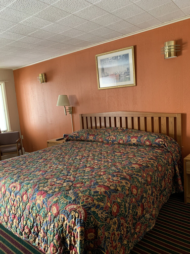 Bedroom 2, Ashland Motel, Lake Superior