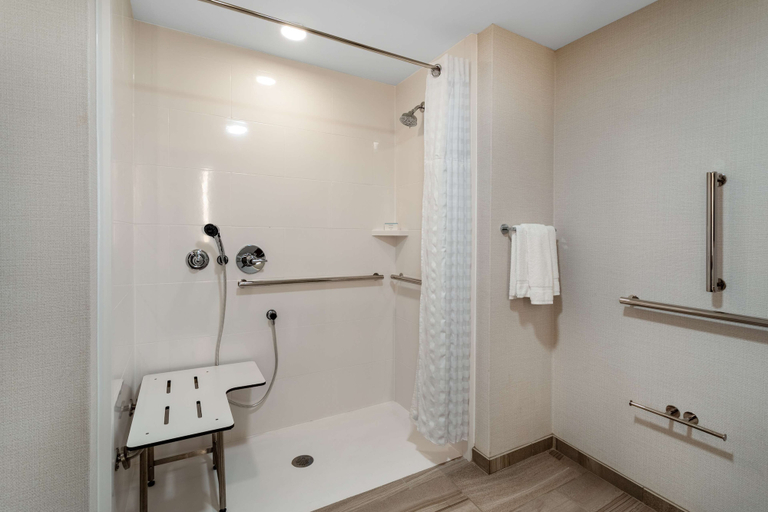 Bathroom 4, Hilton Garden Inn Albuquerque Downtown, Bernalillo