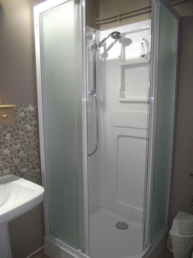 Bathroom 5, Au Grenier d'Abondance, Moselle