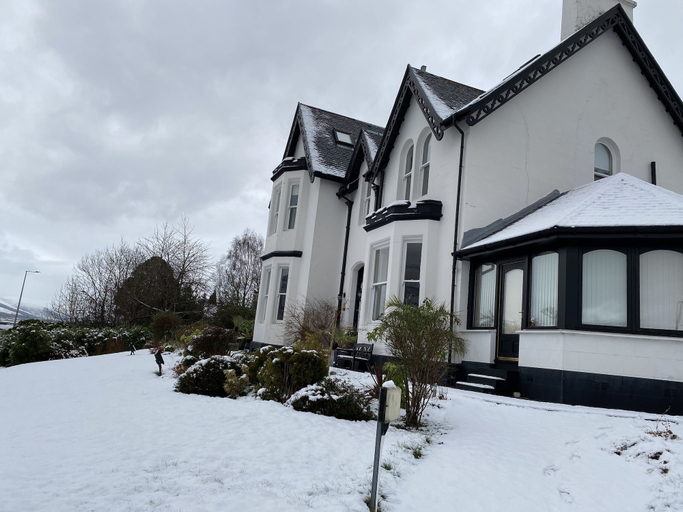 Exterior & Views 2, Ashburn House De Luxe B&B, Highland