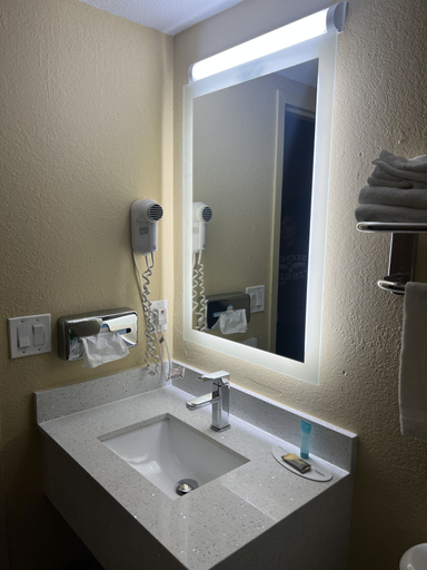 Bathroom 4, Super 8 by Wyndham Marion, Williamson