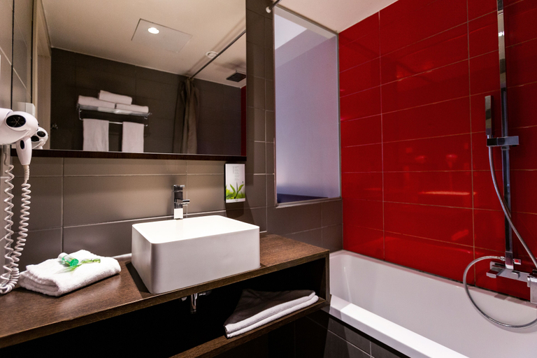 Bathroom 4, Utopia Hotel, Hainaut