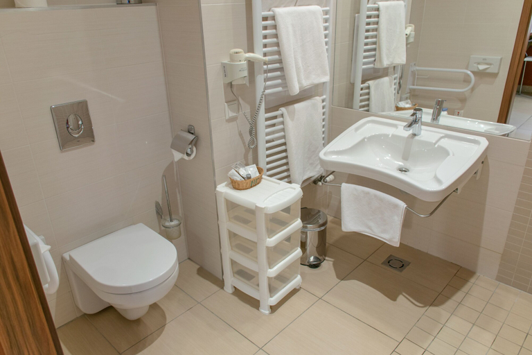 Bathroom 5, Royal Club Hotel, Szentendre