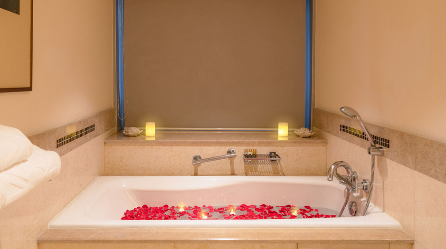 Bathroom 4, Taj Wellington Mews Luxury Residences, Mumbai City