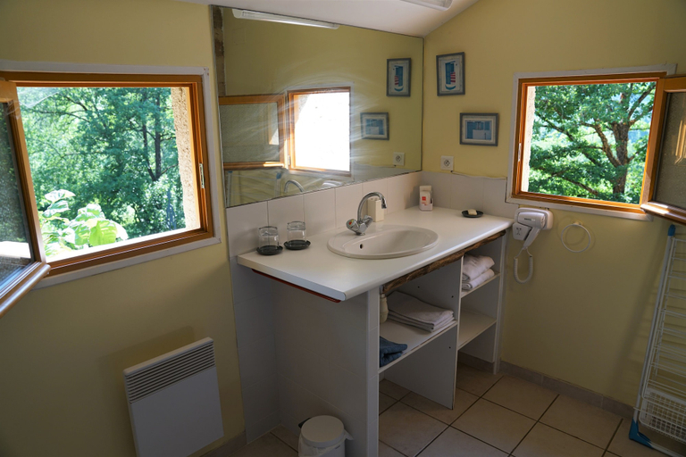Bathroom 5, Le Mûrier de Viels, Aveyron
