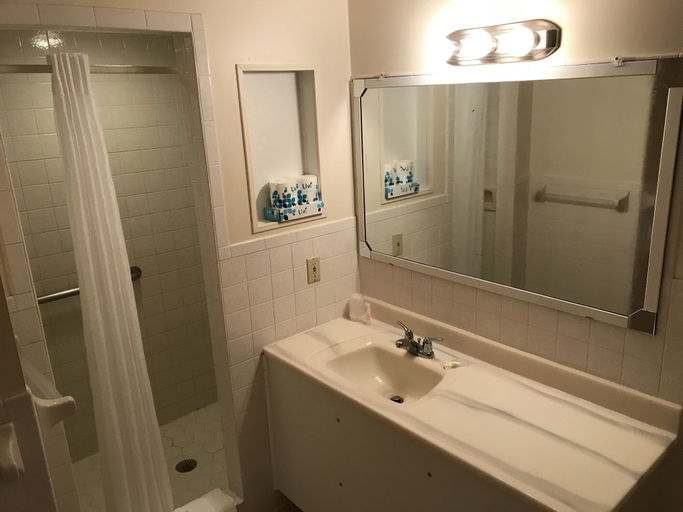 Bathroom 4, Parmer's Resort, Monroe