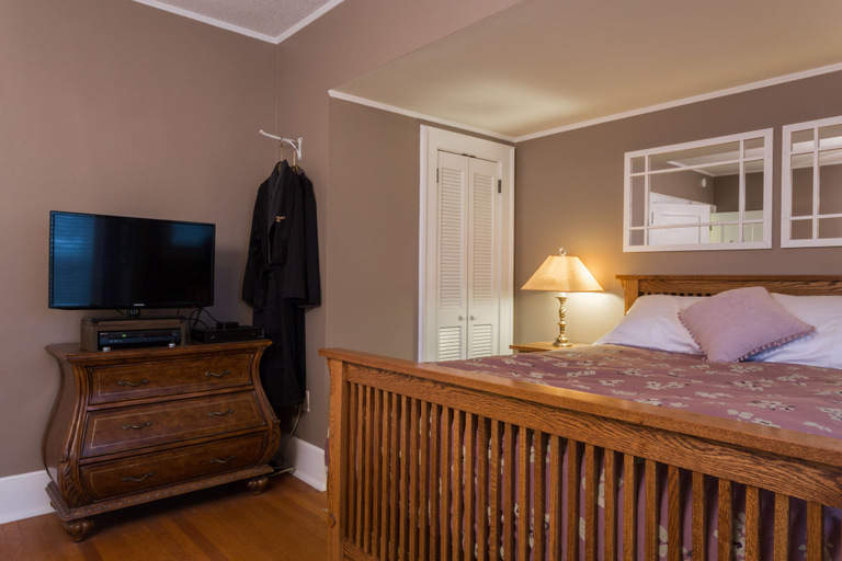 Bedroom 3, Stewart Inn, Marathon