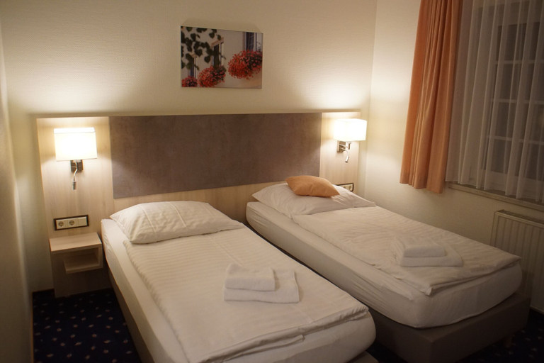 Bedroom 2, Hotel und Gasthaus zum Eichenkranz, Teltow-Fläming