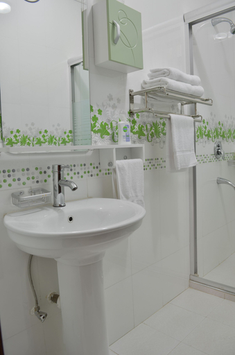 Bathroom 5, Fahari Palace Serviced Apartments, Dagoretti North