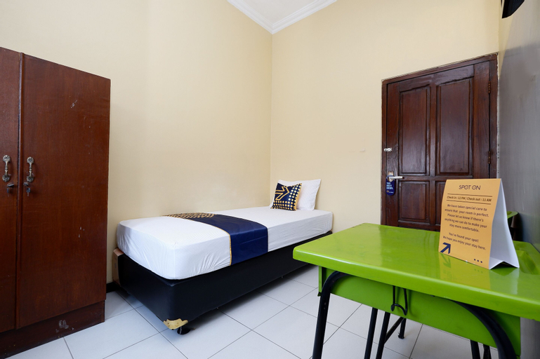 Bedroom 4, SPOT ON 2209 Solo Point Guest House Syariah, Solo