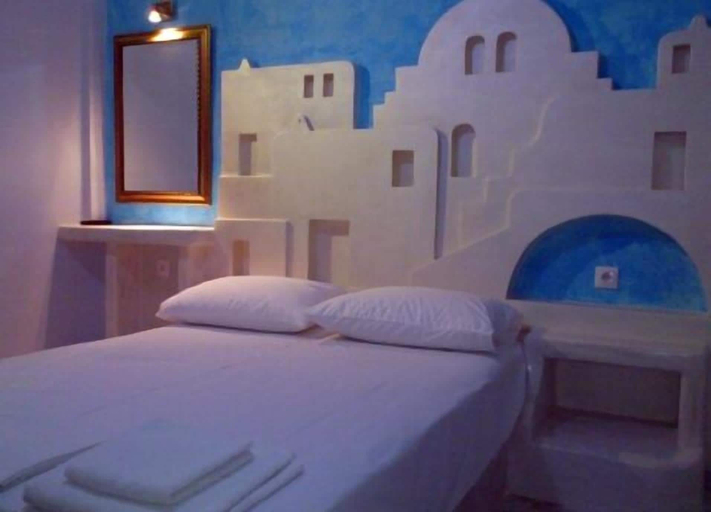 Bedroom 4, Foinikas Studios, South Aegean