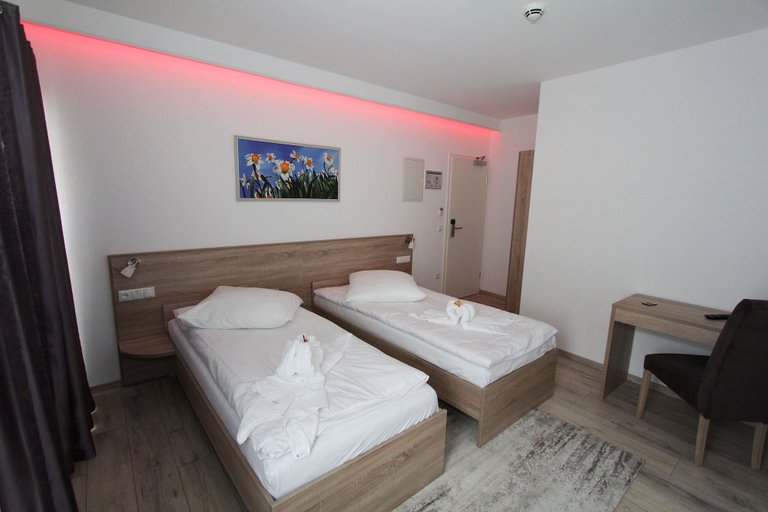 Bedroom 4, Pension Villa Colosseo, Schmalkalden-Meiningen