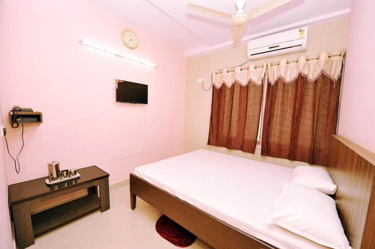 Bedroom 3, Shree Laxmi Guest House, Visakhapatnam