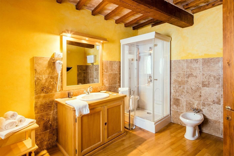 Bathroom 3, Castello di Titignano, Terni