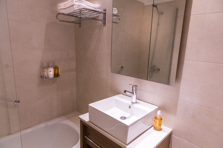 Bathroom 5, Dazzler by Wyndham Buenos Aires Polo, Distrito Federal