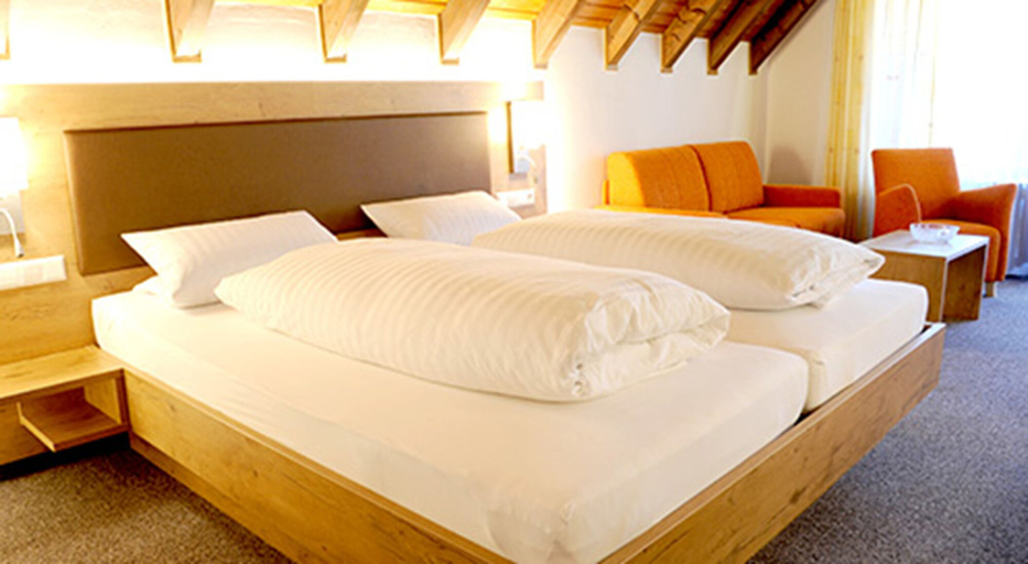 Bedroom 4, Hotel Restaurant Pension Krone Post, Emmendingen