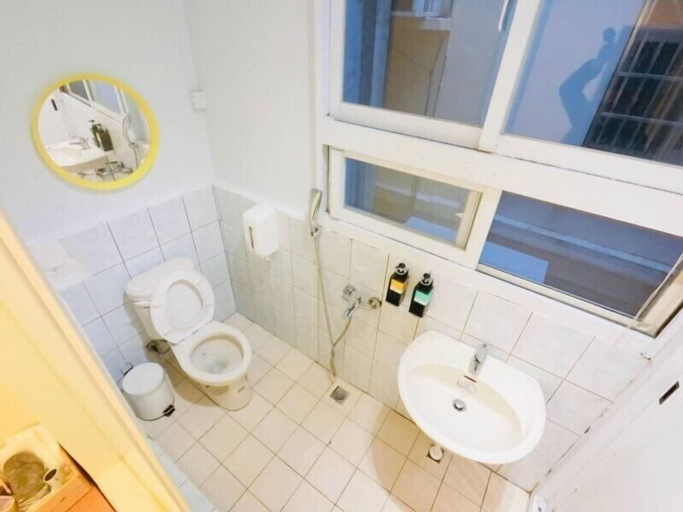 Bathroom 2, Fengjia Line stack, Taichung