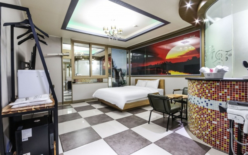Bedroom 3, Blue Motel, Gwangsan