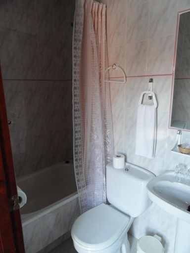 Bathroom 5, Hostal La Campa, Cádiz