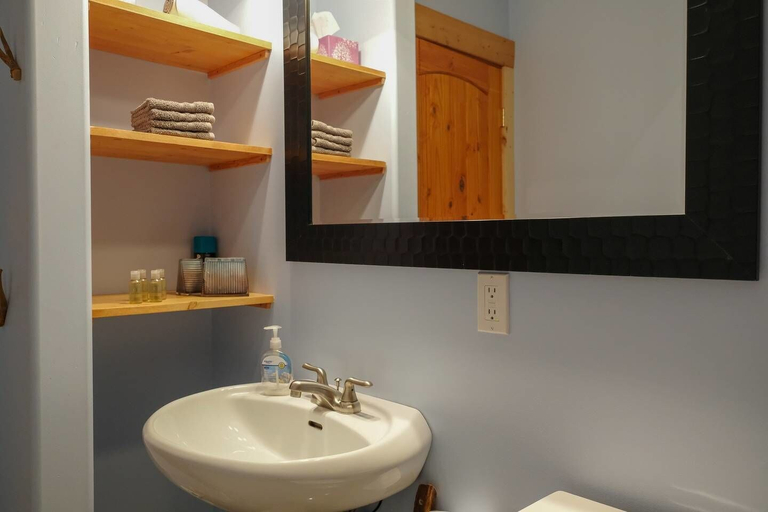 Bathroom 3, Beautiful Log Chalet Near Fernie, BC, East Kootenay